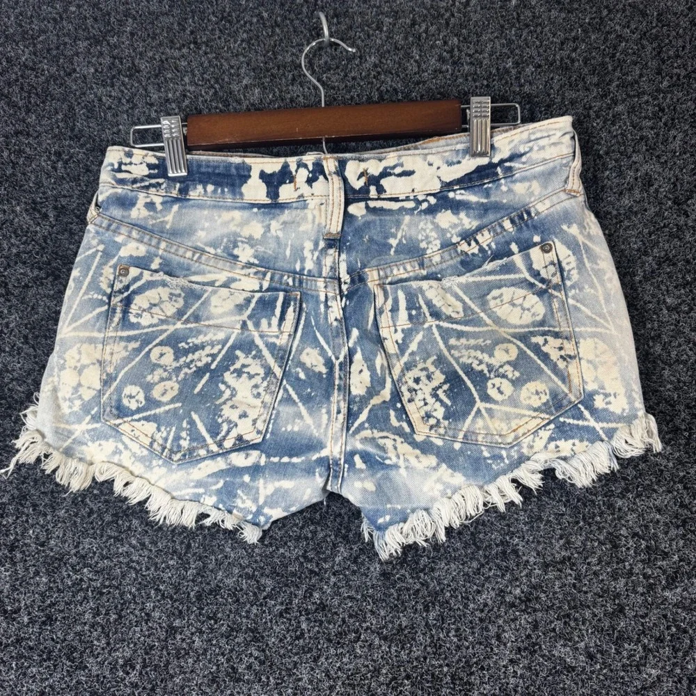 Free People Bleached Geometric Distressed Denim Cutoff Shorts Size 28 Blue White